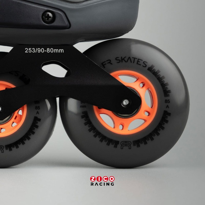 Rolki marki FR Skates model NEO Dual 9080 Promodel w kolorze dark grey - widok przedniego nisko osadzonego kółka